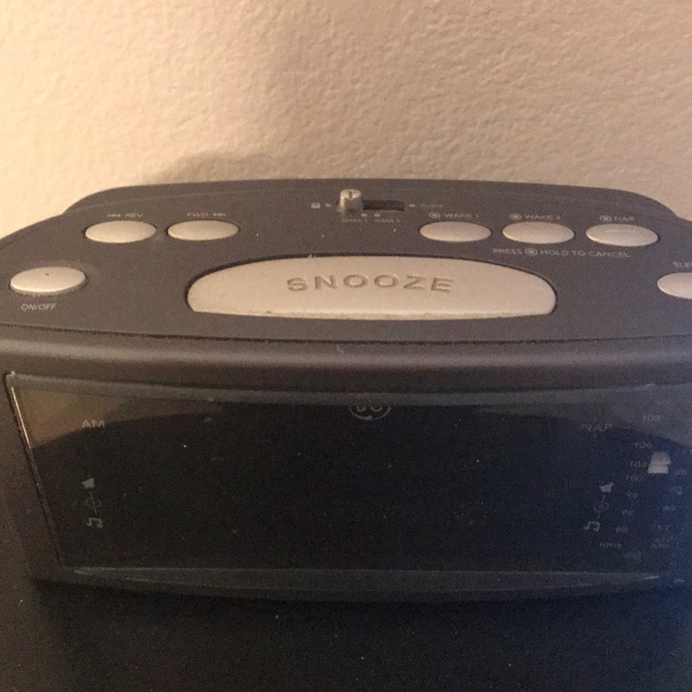 Clock radio
